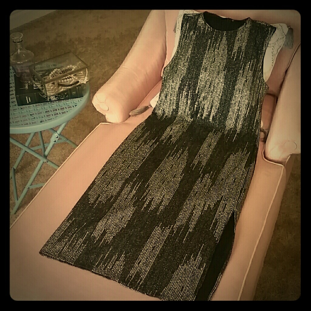 Forever 21 flapper style below knee dress.